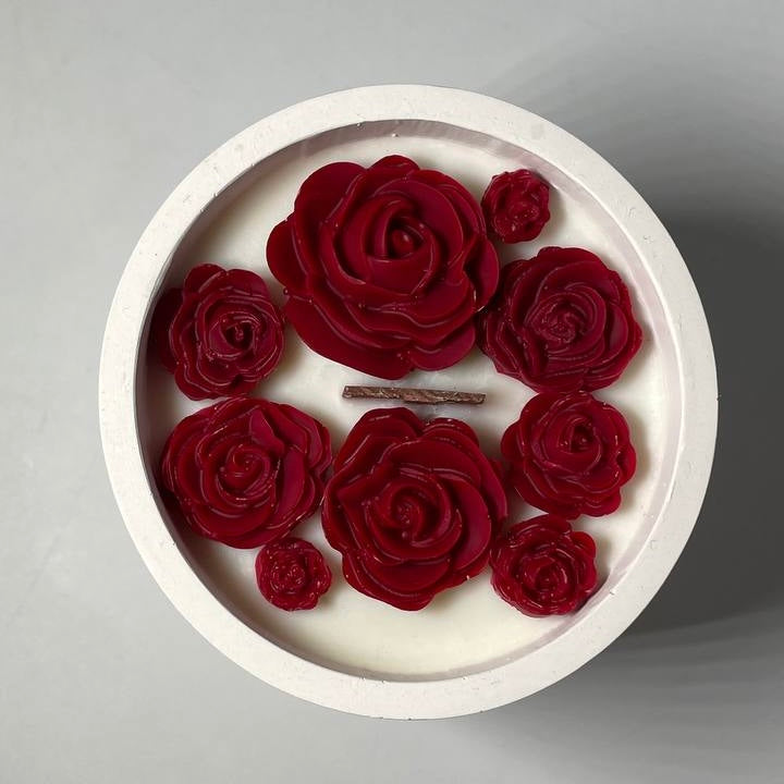 Red roses heart topper - please note color may vary