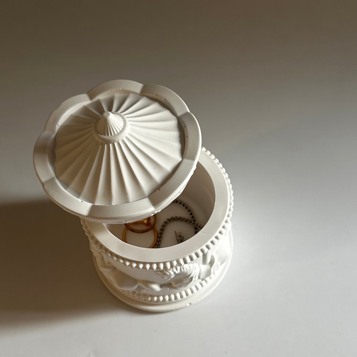 carousel-shaped jewellery box