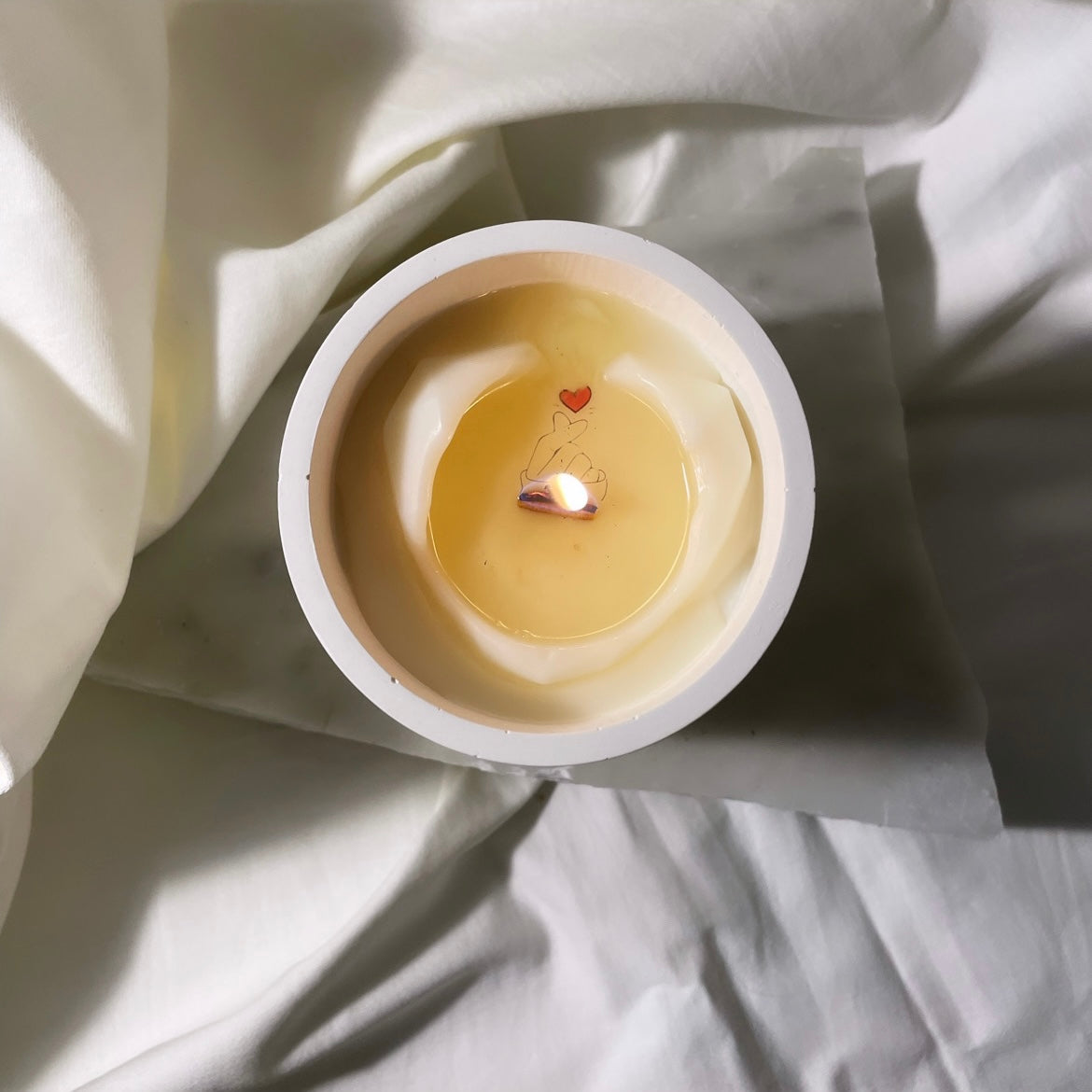 HOLIDATE's CANDLE