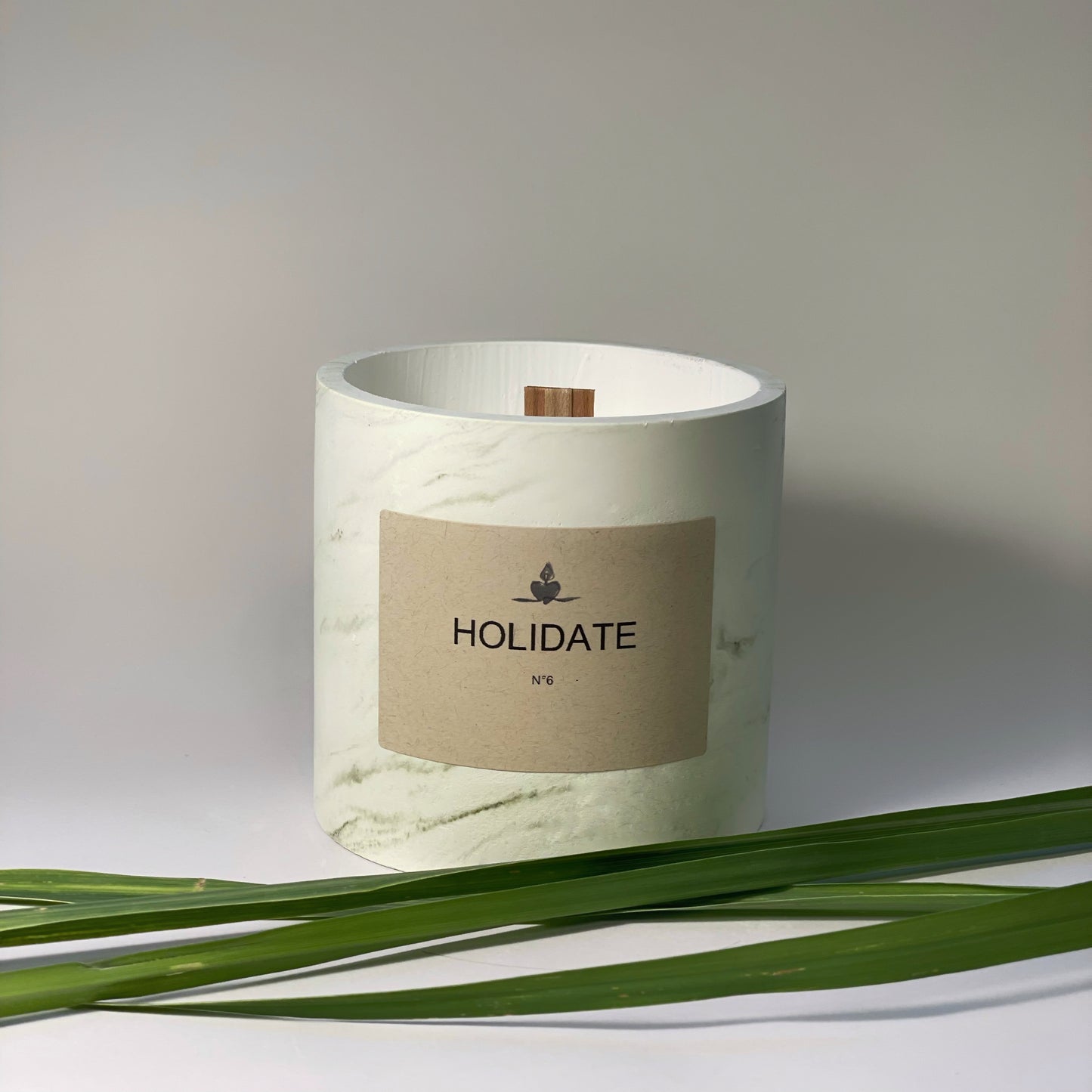 HOLIDATE's CANDLE